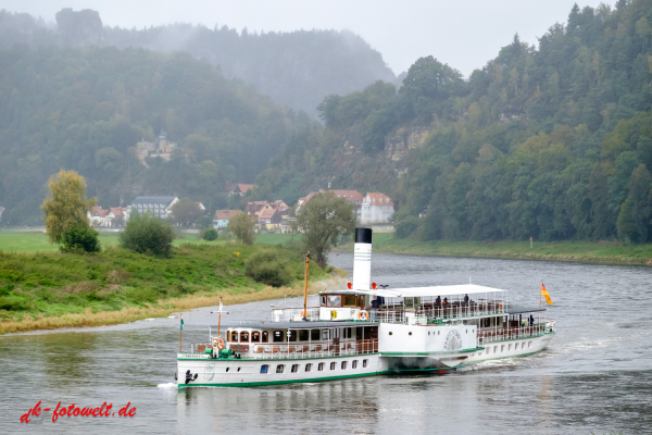 Elbschifffahrt bei Rathen Elbsandsteingebirge