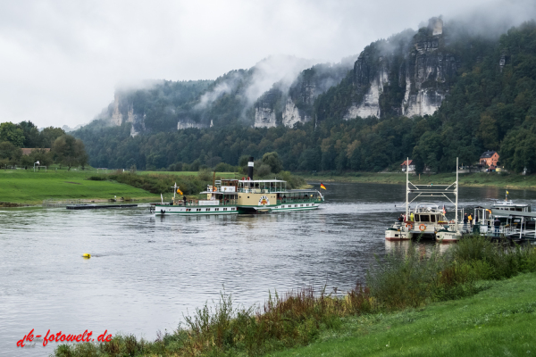 Elbschifffahrt bei Rathen Elbsandsteingebirge