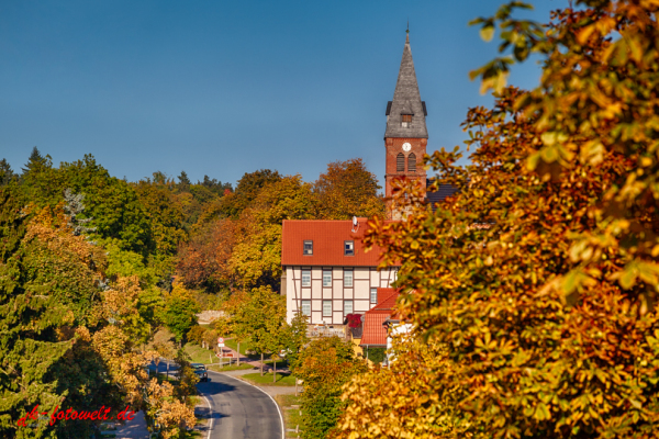 Blick zur Kirche in Friedrichsbrunn Harz