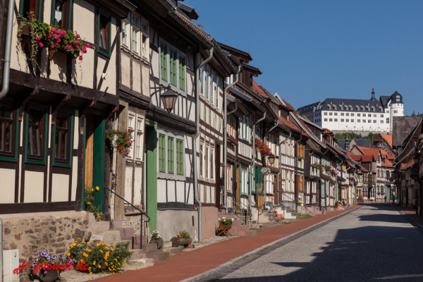 Stolberg im Harz Gasse mit Blick zum Schloss