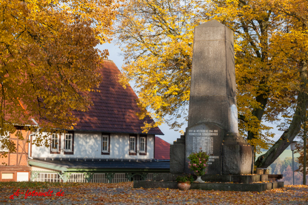 Straßberg Harz Herbst Impression Gedenskstein Opfer 1. Weltkrieg