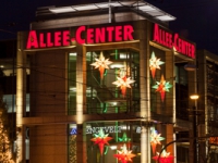 weihnachtlich geschmücktes Allee Center in Magdeburg