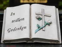 In stillem Gedenken steinernes Buch