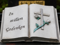 In stillem Gedenken steinernes Buch