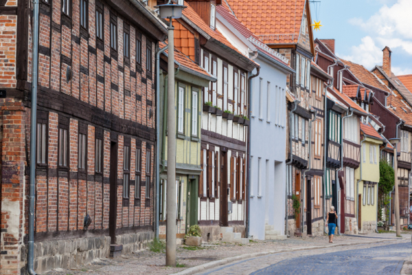 Welterbestadt Quedlinburg Straße mit Fachwerkhäusern