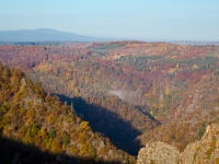 Blick in das Bodetal vom Hexentanzplatz mit herbstlicher laubfärbung