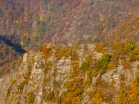 Blick in das Bodetal vom Hexentanzplatz mit herbstlicher laubfärbung