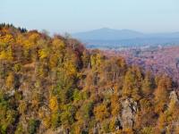 Blick in das Bodetal vom Hexentanzplatz mit herbstlicher laubfärbung