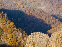 Blick in das Bodetal vom Hexentanzplatz mit herbstlicher laubfärbung