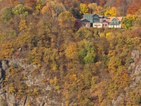 Blick in das Bodetal vom Hexentanzplatz mit herbstlicher laubfärbung