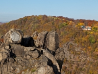 Blick in das Bodetal vom Hexentanzplatz mit herbstlicher laubfärbung